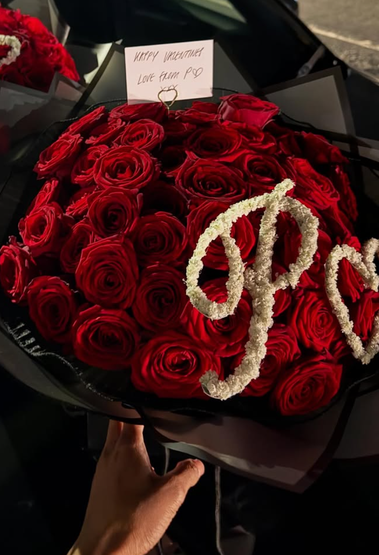 Large red rose Valentine's bouquet with a gypsophila initial
