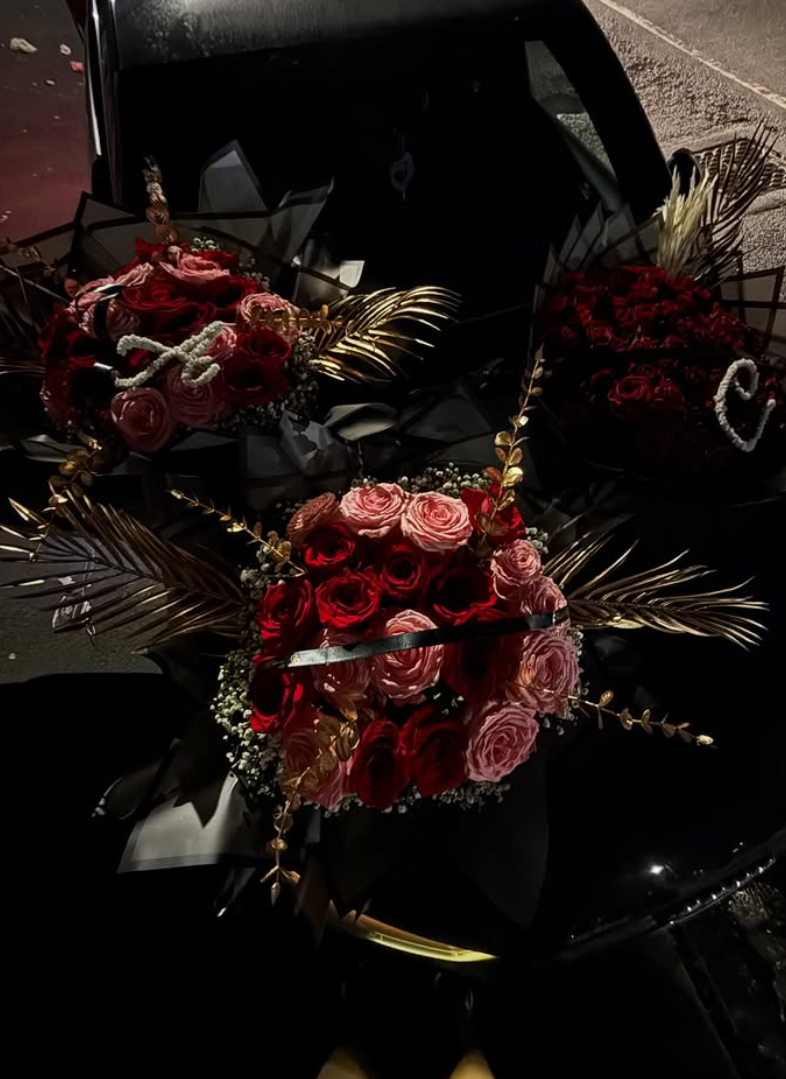 Red and pink rose bouquets with gold palm leaves